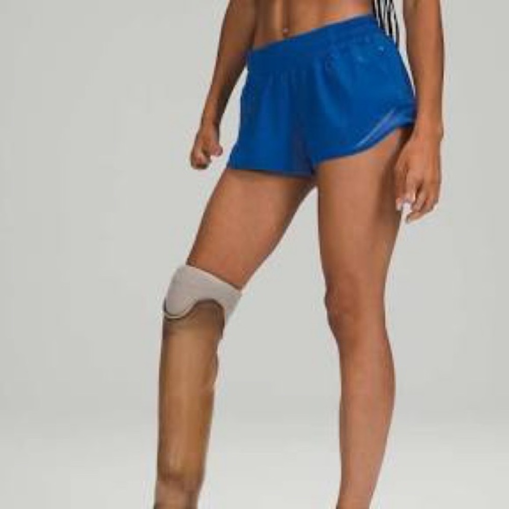 LULULEMON hotty hot blue shorts 4 in low rise